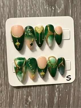Elegant Green & Nude Press-On Nails with Gold Accents